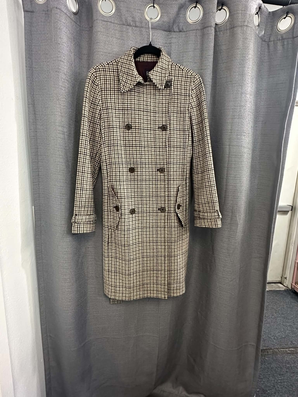 Vintage GAP Double-Breasted Houndstooth Trench Coat in Beige and Black